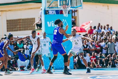 记者：恩德里克1月租借去里昂，正筹备搬家但皇马告知先等等